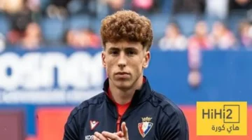 ريال مدريد يدرس إعادة لاعبه السابق بعد دخول برشلونة في سباق الصفقة